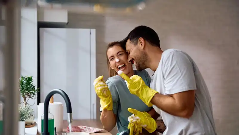 Çiftlerin Mutlu Olmasını Sağlayan 5 Basit Alışkanlık Nedir?