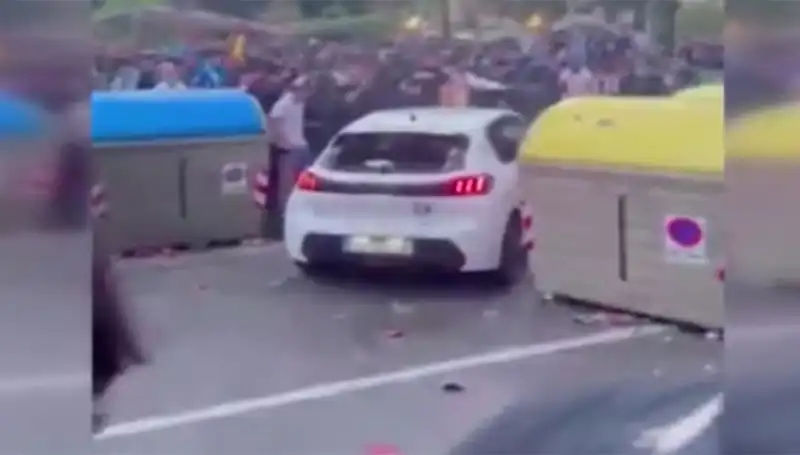 Aracıyla Taraftarların Arasına Dalınca 13 Kişi Yaralandı!