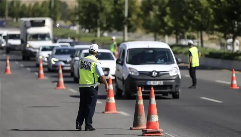 Tüneli Kapatan Konvoylar: Trafikte Büyük Kaos ve Nedenleri
