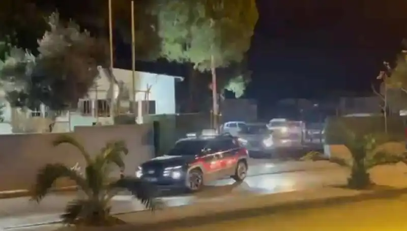 İzmir'de Hassas Operasyon: 141 Kaçak Hükümlü Tek Seferde Ele Geçirildi