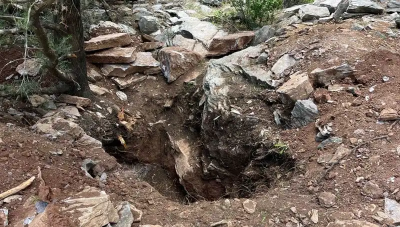 Eski Vali ve Emekli Albay Define Peşinde Yakalandı: Son Gelişmeler