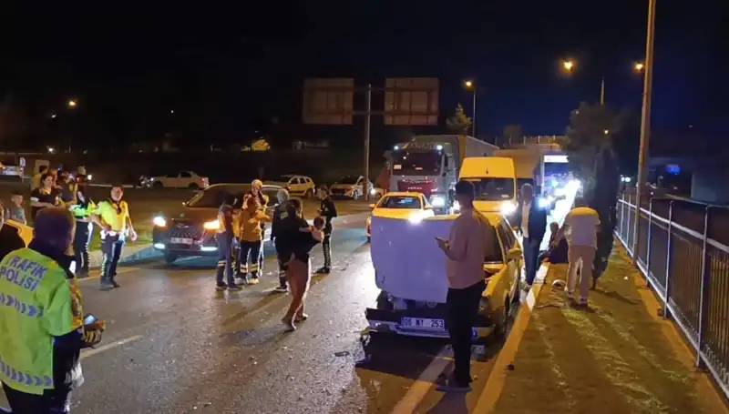 Otoyolda Geri Dönüş Yaparken Kaza: İki Çocuk ve İki Yetişkin Yaralı