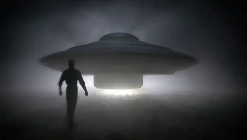 UFO Uzmanı Dünya'nın Geleceği Hakkında Şok Edici Açıklamalarda Bulundu
