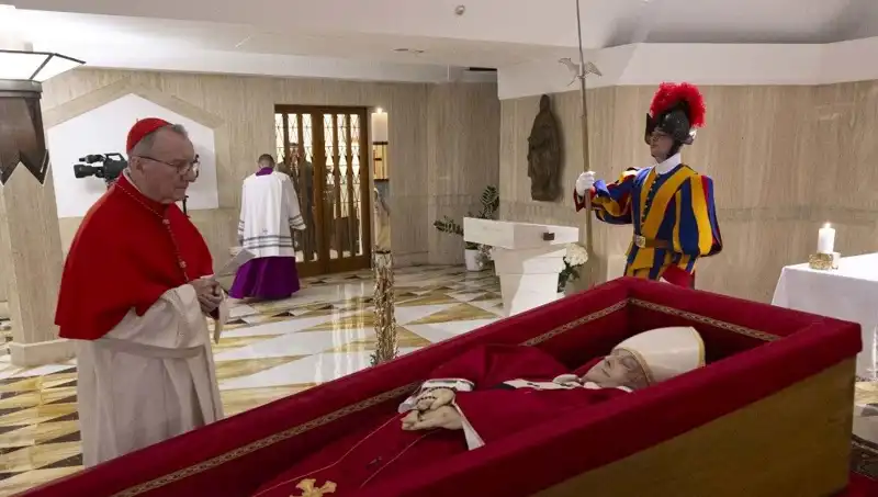 Papa'nın Tabuttaki Fotoğrafları İlk Kez Kamuoyuna Sunuldu