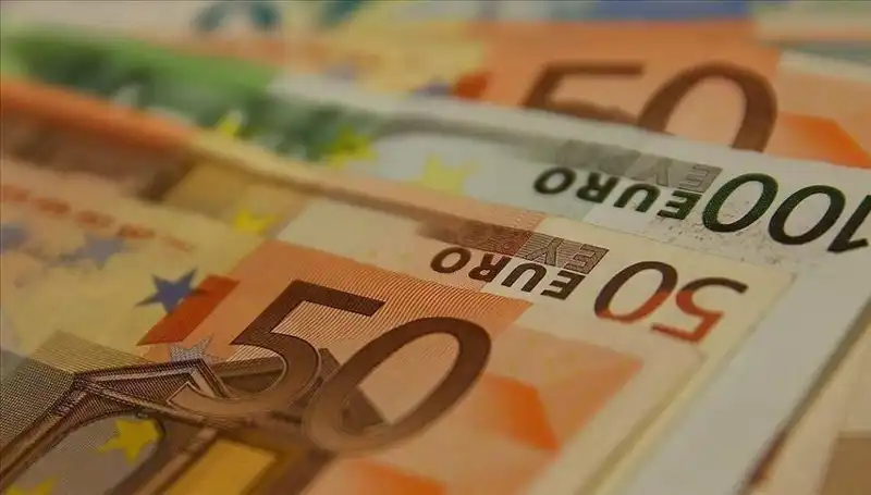 Euro Düşüşte: Zirveden Gerileyen Kurun Sebepleri ve Etkileri