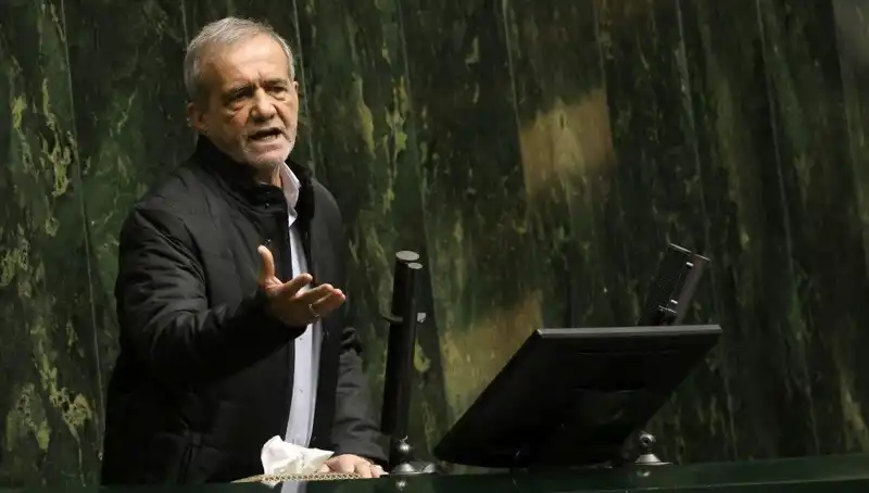 Ekonomik Krizde Lüks Tatil: İran Cumhurbaşkanı Yardımcısı İstifa Etti
