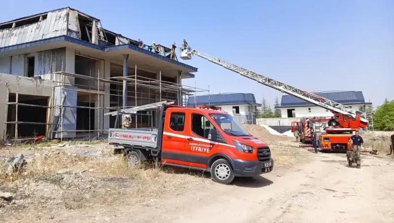 Gölbaşı’nda Villalarda Çıkan Yangın, Paniğe Neden Oldu