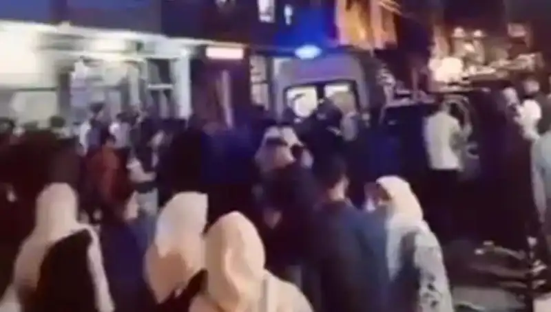 14 Yaşındaki Kader, Balkondan Düşerek Ağır Yaralandı: Olayın Detayları