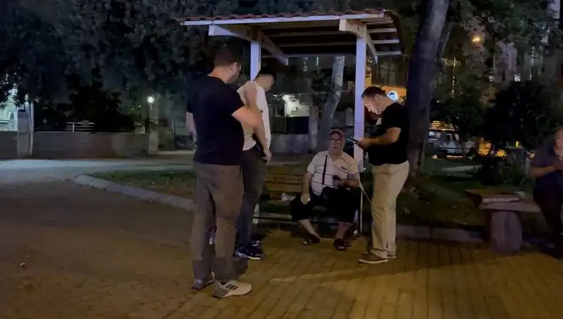 Kısmı Görme Kaybı Olan Adamın Telefonunu Nasıl Çaldılar?