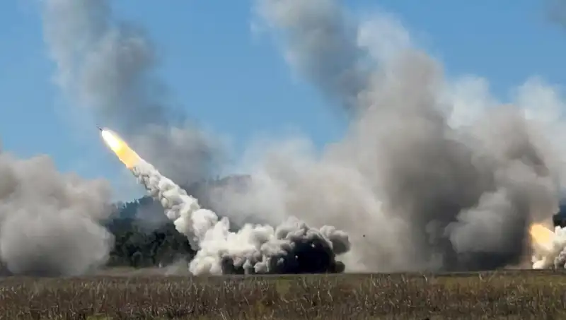 Avustralya'nın En Büyük Askeri Tatbikatında HIMARS İlk Kez Fırlatıldı