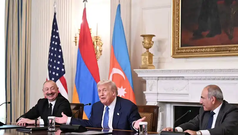 Aliyev'den Ermenistan'a Acil Anayasa Değişikliği Çağrısı: Zaman Kaybedilmemeli