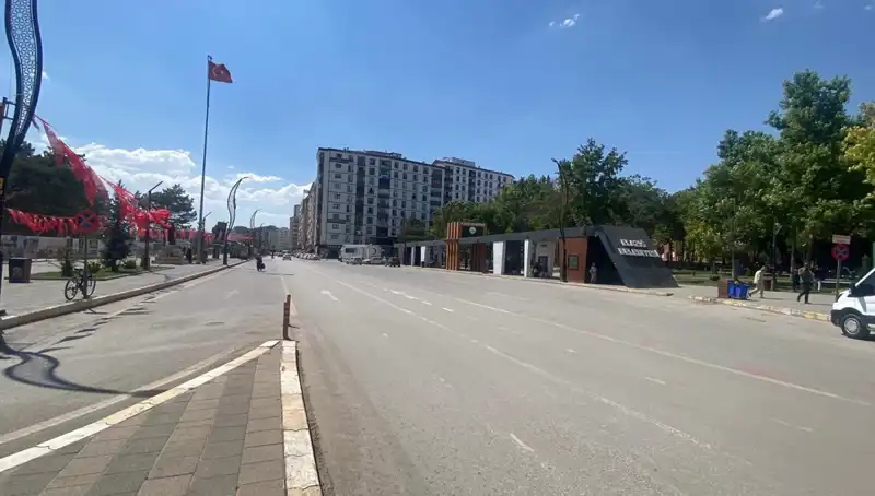 Elazığ'da Sessizlik Hakim: Sokaklar Boş Kalınca Neler Oluyor?