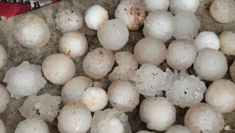 Şanlıurfa'da Aniden Yağmur Yerine Kar Topu Büyüklüğünde Dolu Yağdı!