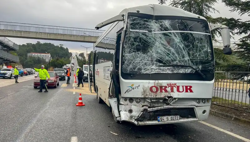 Uşak'ta İşçi Servisleri Çarpıştı: Tüyler Ürperten Kaza