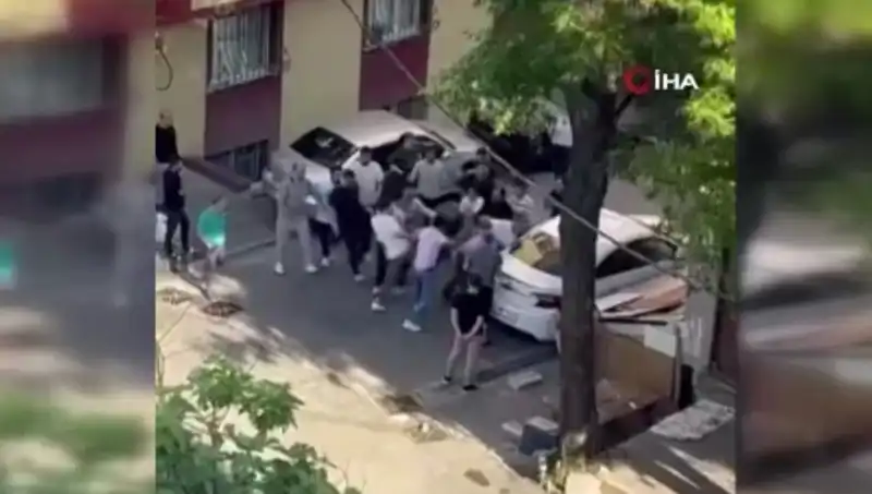 Kapıları Zorlayan Madde Bağımlısına Ceza ve Zor Kullanım Kararı