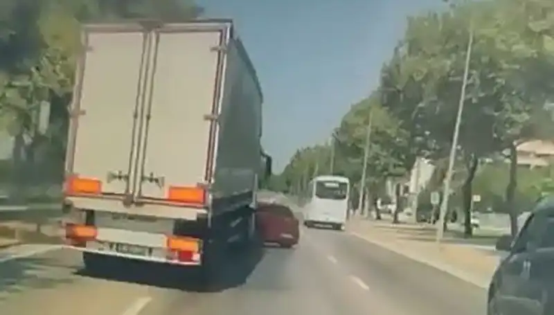 Bursa'da Kör Nokta Kazası: Sürücüler ve Yayalar için Tehlike Arttı