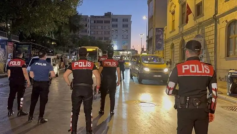 Megakentte Dev Gözaltı Operasyonu: 4 Saatte Yüzlerce Şüpheli Tutuklandı