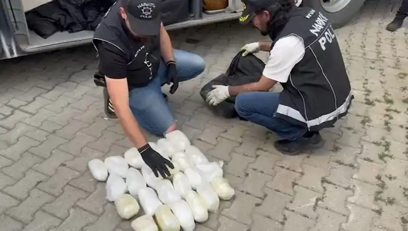 Valizden Çıkan Gizem: 13 Kilo Metamfetamin Türkiye'ye Geliyordu!