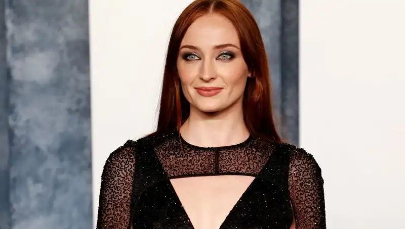 Hangi Yorum Sophie Turner'ı Sinirltti? Game of Thrones Yıldızı Tepkisini Gösterdi