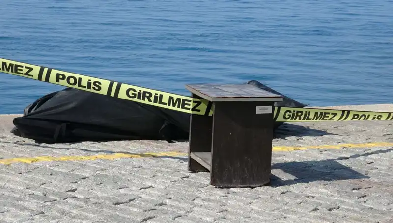 Falezlerin Arasında Gizemli Bir Erkek Cesedi Bulundu