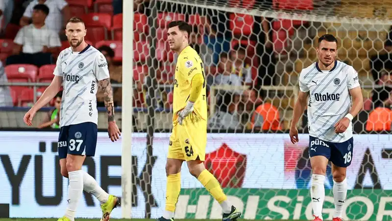 Fenerbahçe'de Şok: Tarihi Yenilgi ile Darmadağın Oldu