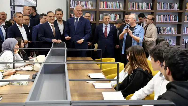Eski Metruk Bina, Modern Kütüphaneye Dönüşerek Yeniden Hayat Buldu!