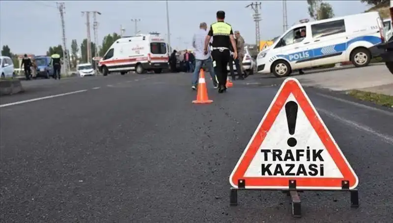 Tekirdağ'da Kontrolden Çıkan Araç Bariyere Çarptı: Kıyasıya Bir Kaza!
