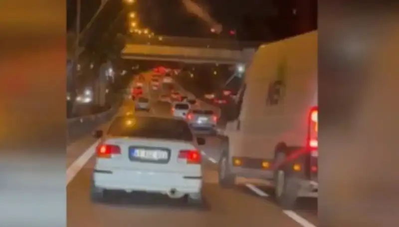 Tuzla'da Makas Terörü: Sürücünün Kaçışı Kısa Sürede Son Buldu
