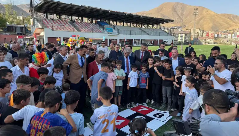 Hakkari'de Unutulmaz Bir Anadolu Şenliği Coşkuyla Başladı