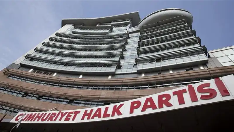 CHP Olağanüstü Kurultayı: Siyasi Dönüşümün Eşiğinde Mi?