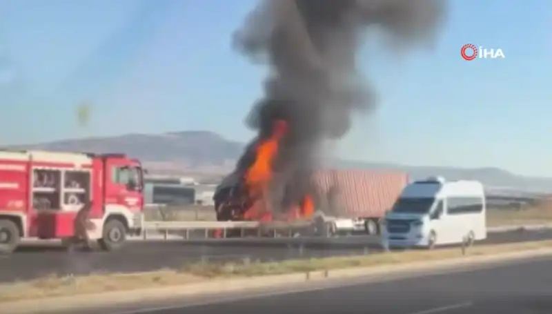 Ankara'da TIR Yangını: Güvenlik Kameraları Olay Anını Kaydetti