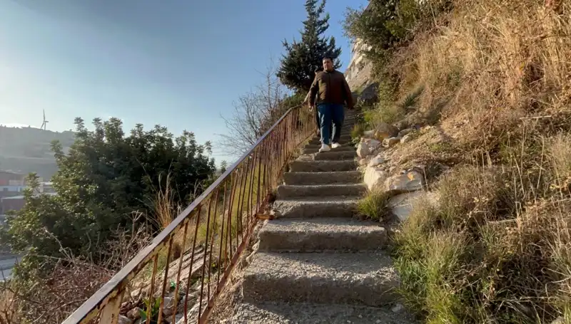 Uçurumun Kenarındaki İnanılmaz Merdiven: 107 Basamakla Erişen Evler