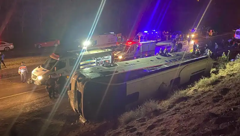 İşçi Servisi Şarampole Devrildi: 23 Yaralı, Korku Dolu Anlar!